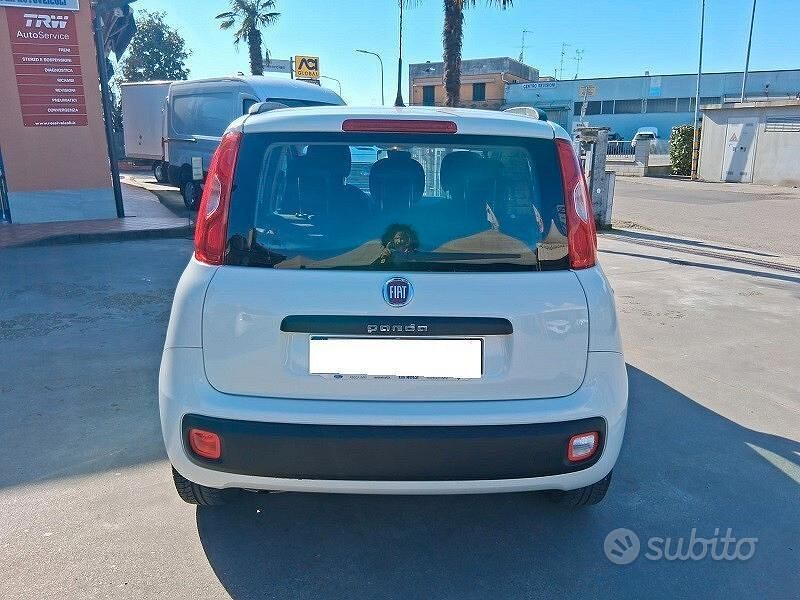 Usata Fiat Panda Lounge 69 CV (50 kW) 2017 Bianco Utilitaria