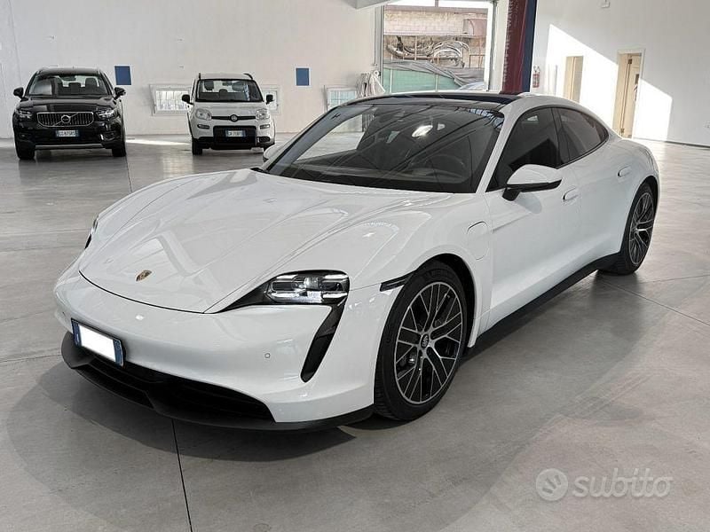 Usata Porsche Taycan 119 kW (163 CV) 2021 Bianco pastello Berlina