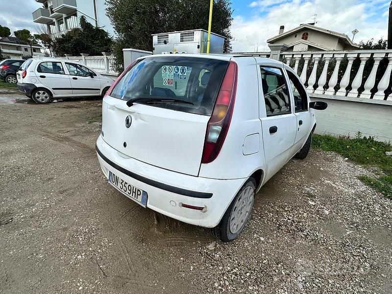 Usata Fiat Punto 60 CV (44 kW) 2007 Bianco Utilitaria