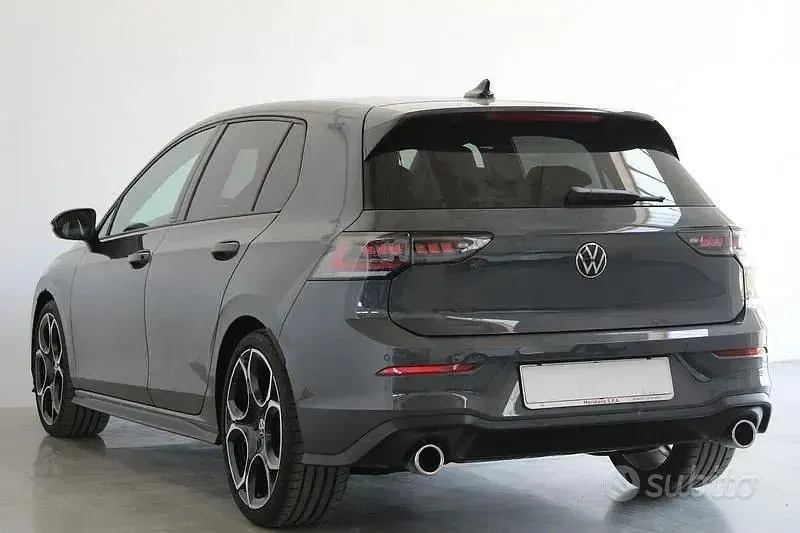 Usata VW Golf VIII GTI 265 CV (194 kW) 2024 Grigio Berlina