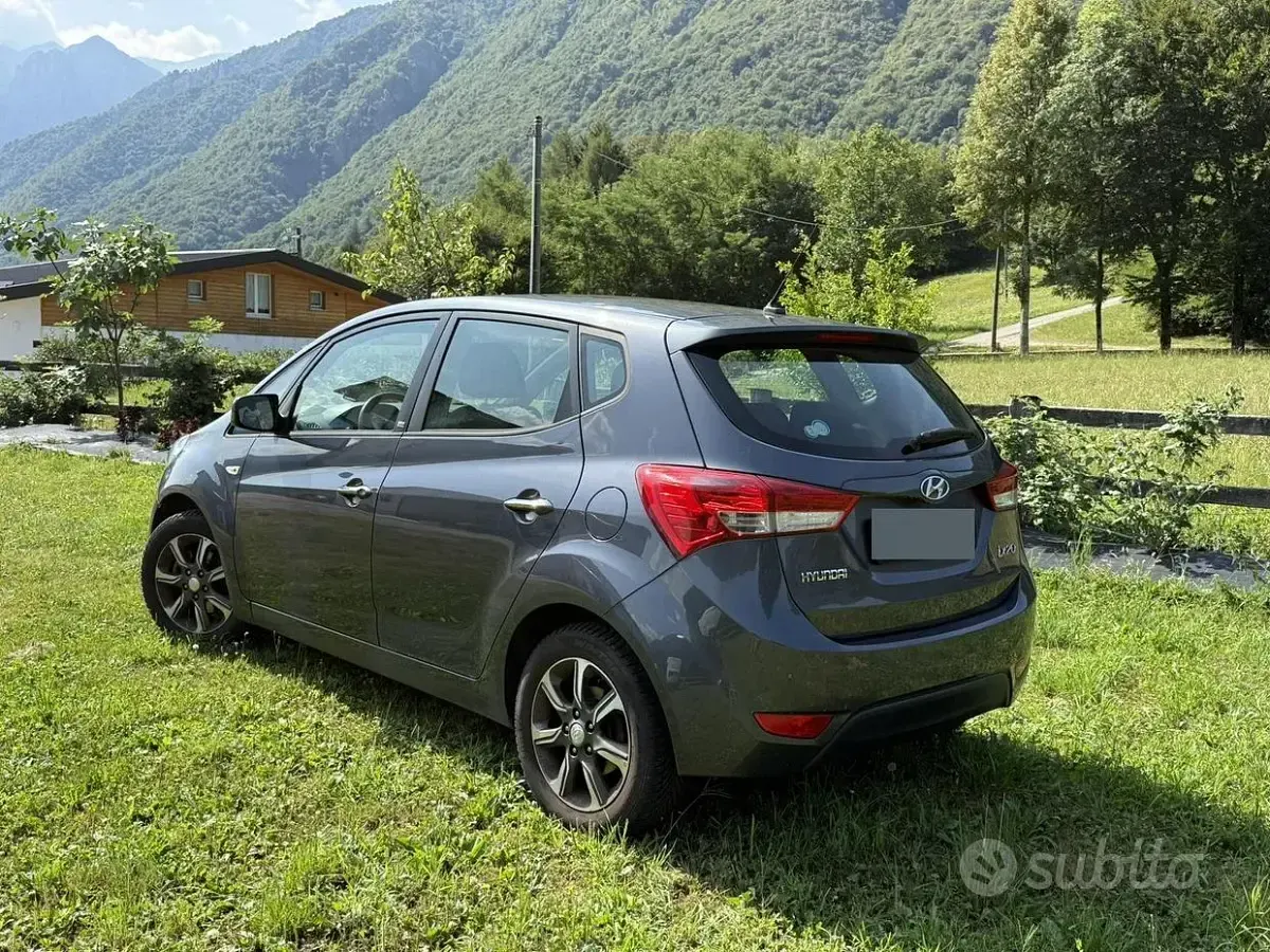 Usata Hyundai ix20 90 CV (66 kW) 2017 Grigio Utilitaria
