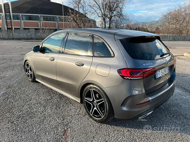 Usata Mercedes B180 Executive 116 CV (85 kW) 2019 Grigio Monovolume