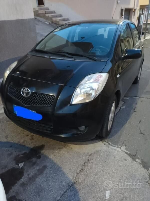 Usata Toyota Yaris 65 CV (47 kW) 2007 Nero Utilitaria