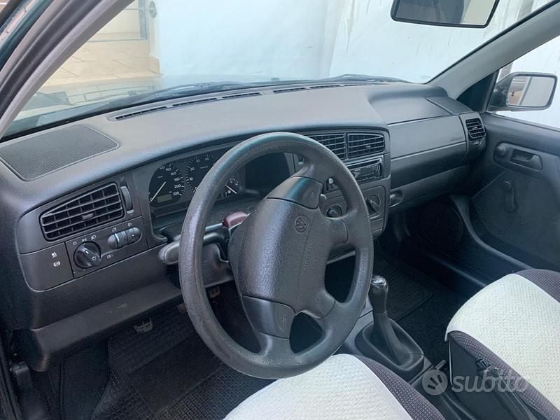 Usata VW Vento 75 CV (55 kW) 1997 Verde Berlina