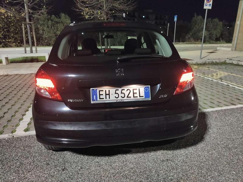 Usata Peugeot 207 68 CV (50 kW) 2011 Nero Berlina