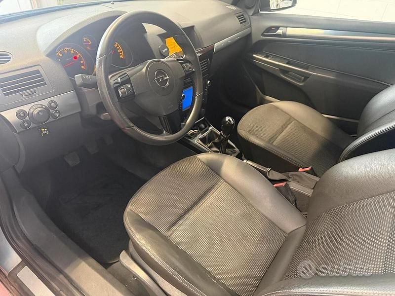 Usata Opel Astra Cabriolet Cosmo 116 CV (85 kW) 2007 Blu Cabrio