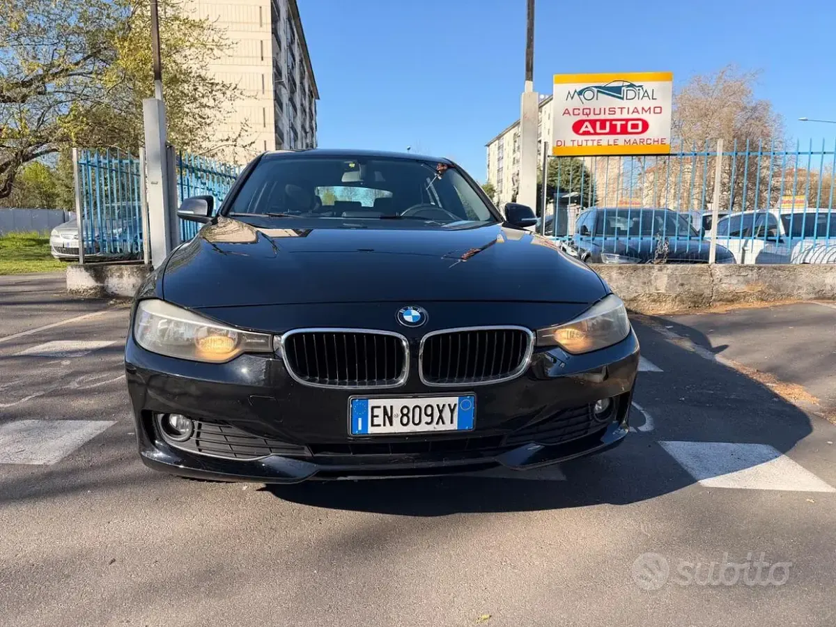 Usata BMW 318 Luxury Line 143 CV (105 kW) 2013 Nero Station wagon