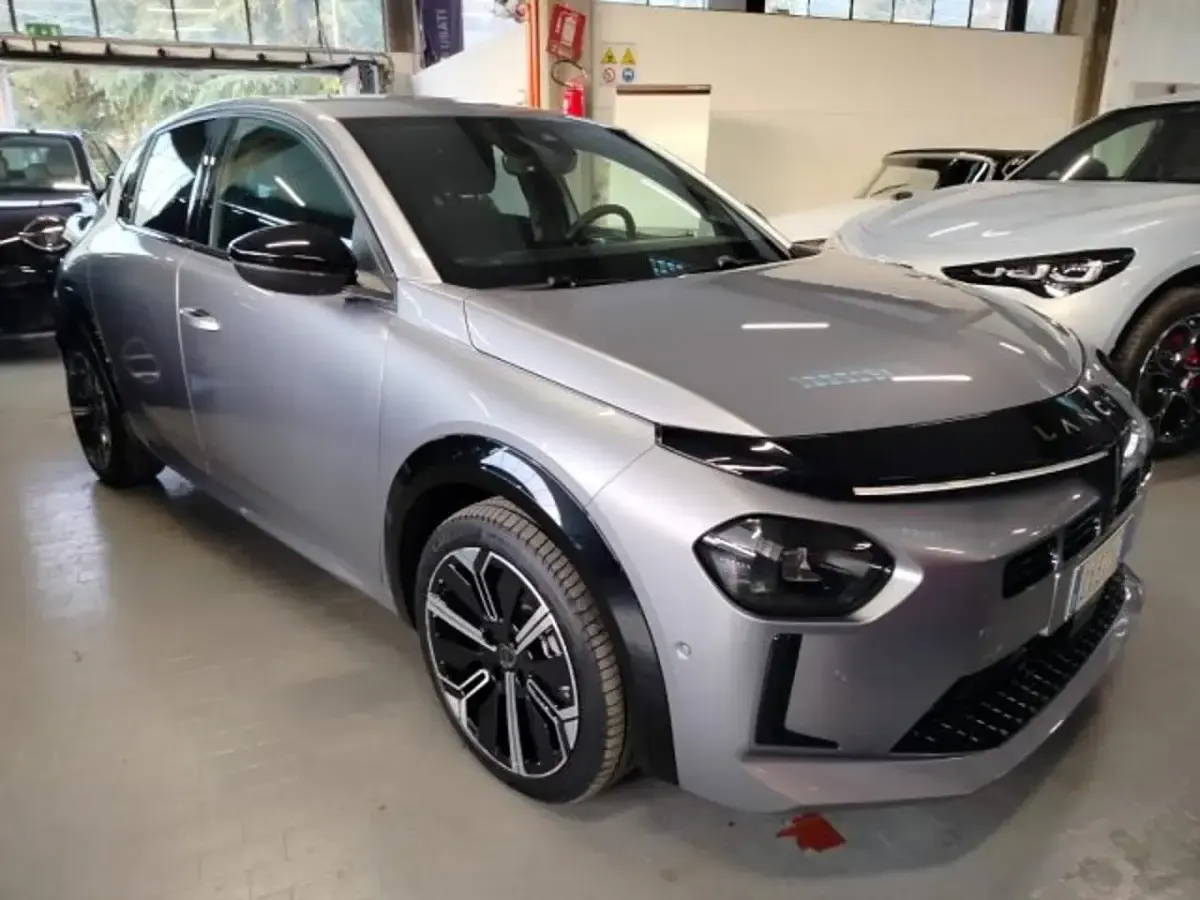 Usata Lancia Ypsilon 101 CV (74 kW) 2025 Grigio Utilitaria