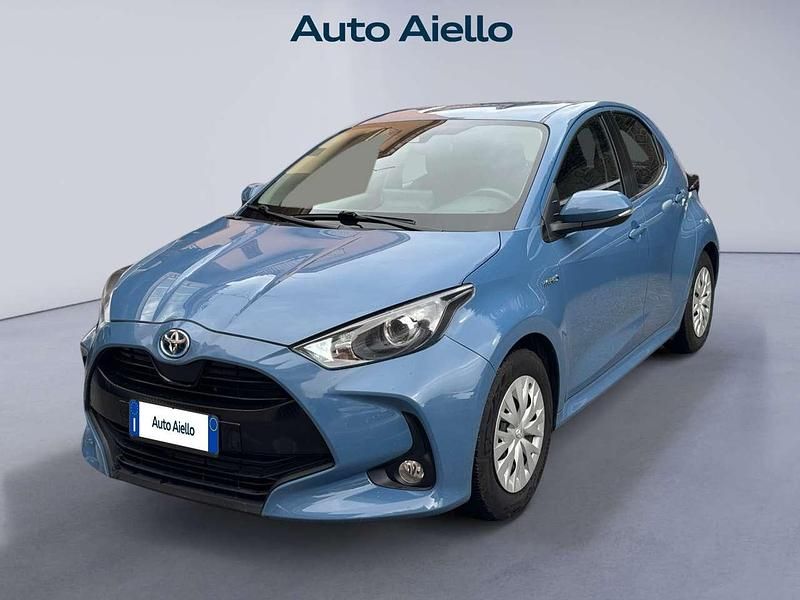Usata Toyota Yaris Hybrid Business Edition 92 CV (67 kW) 2021 Urban blue Berlina