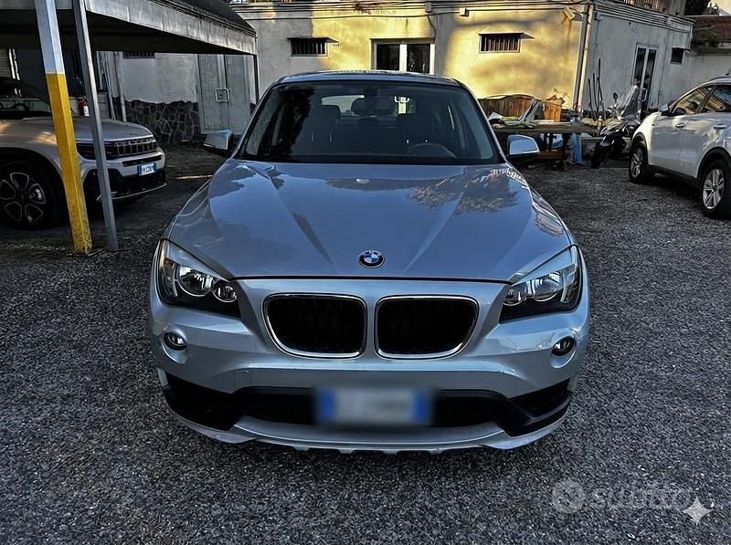 Grigio Usata 2015 BMW X1 Comfort Edition SUV | 12.800 € (Buon prezzo) - Immagine 1/4