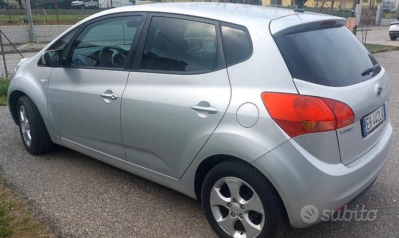 Usata Kia Venga 77 CV (56 kW) 2011 Grigio Utilitaria