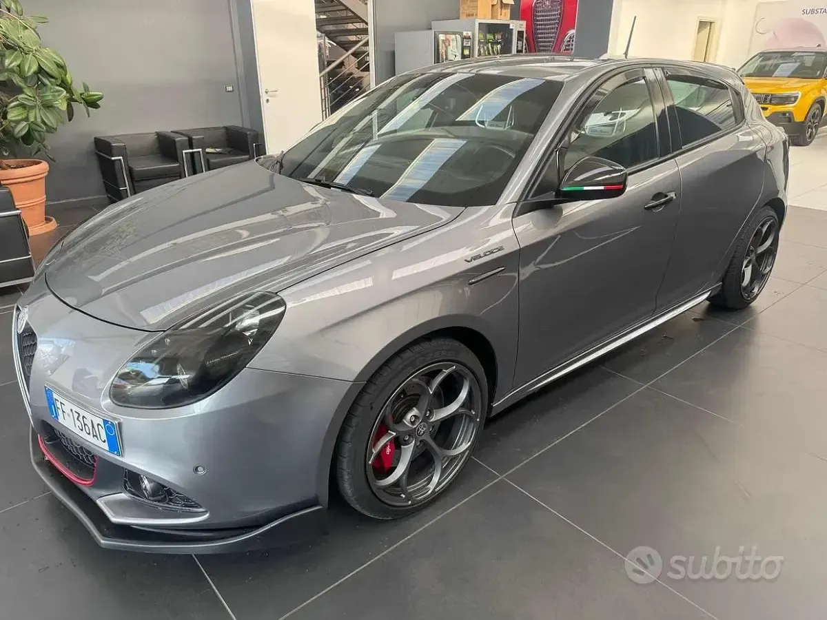Usata Alfa Romeo Giulietta Veloce 239 CV (175 kW) 2016 Grigio Utilitaria