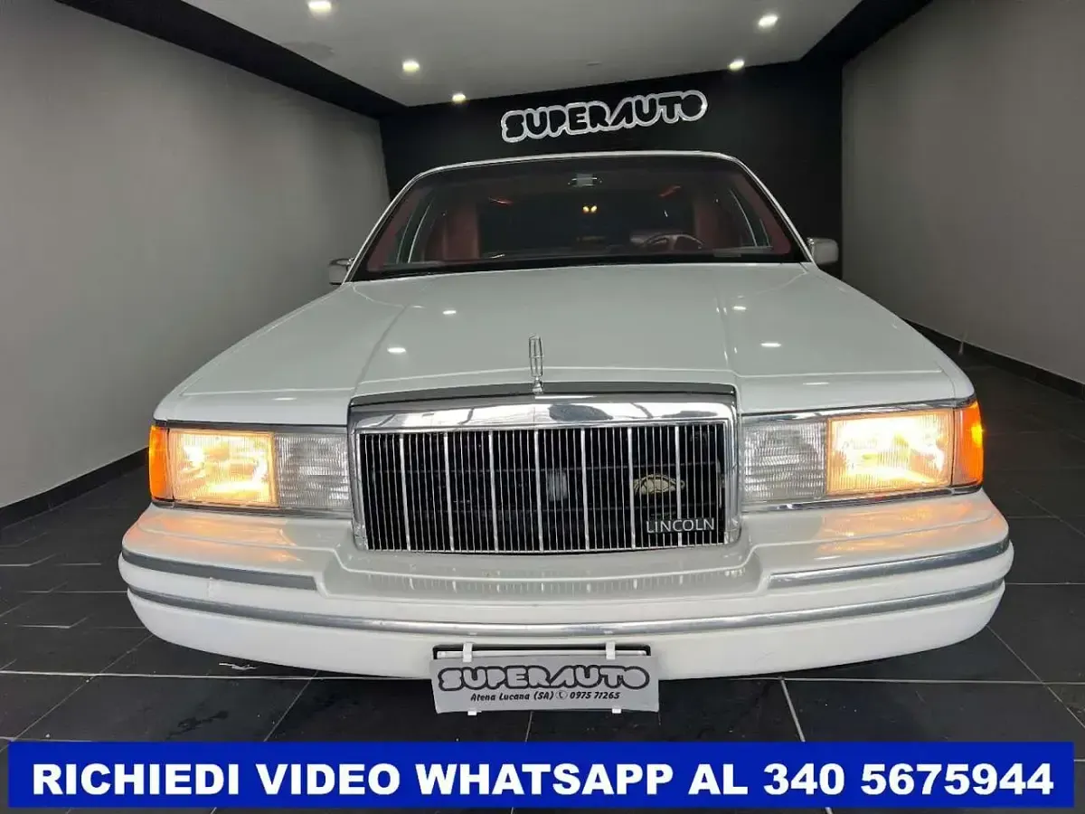 Usata Lincoln Town Car 152 CV (111 kW) 1992 Bianco Berlina