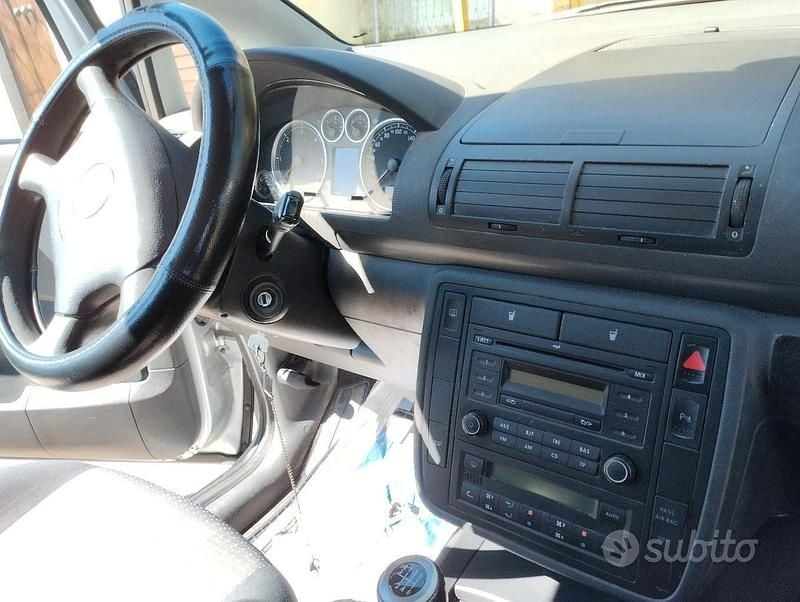 Usata Seat Alhambra 2010 Grigio Monovolume