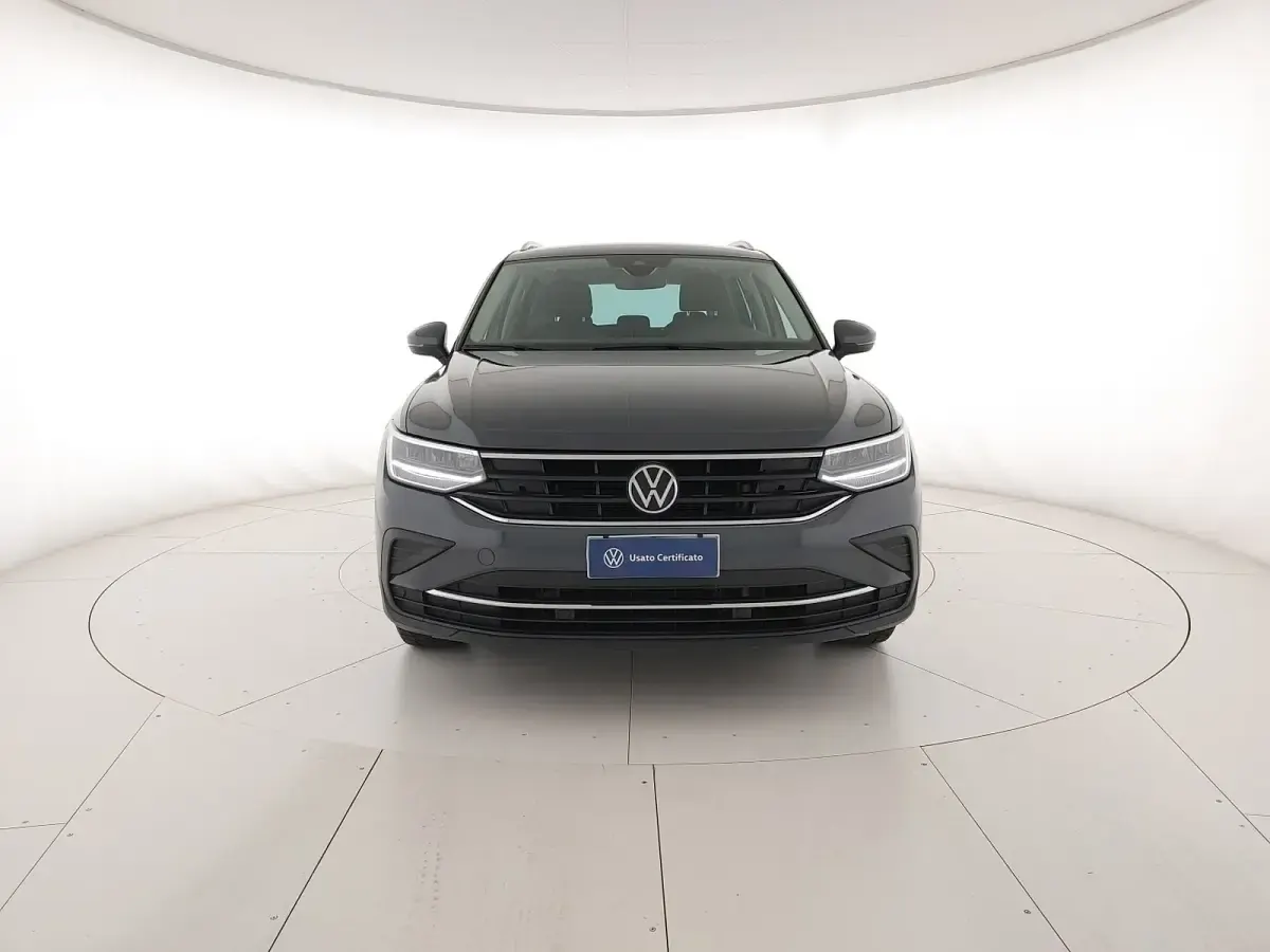 Usata VW Tiguan Life 150 CV (110 kW) 2022 B0 dolphin grey metallizzato SUV