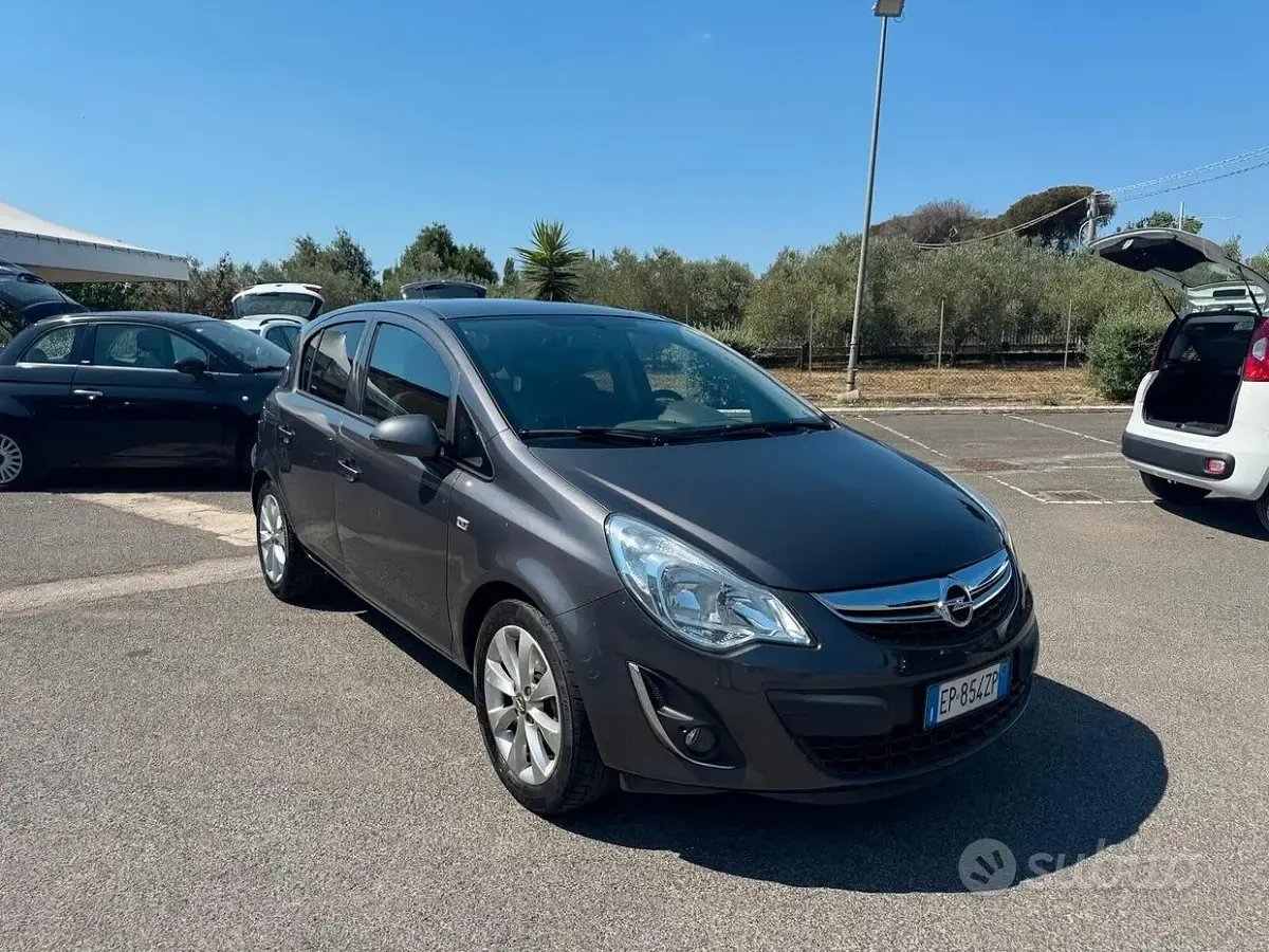 Usata Opel Corsa 86 CV (63 kW) 2013 Grigio Utilitaria