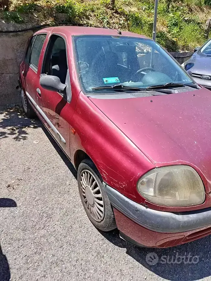 Usata Renault Clio II 58 CV (42 kW) 2000 Rosso Berlina