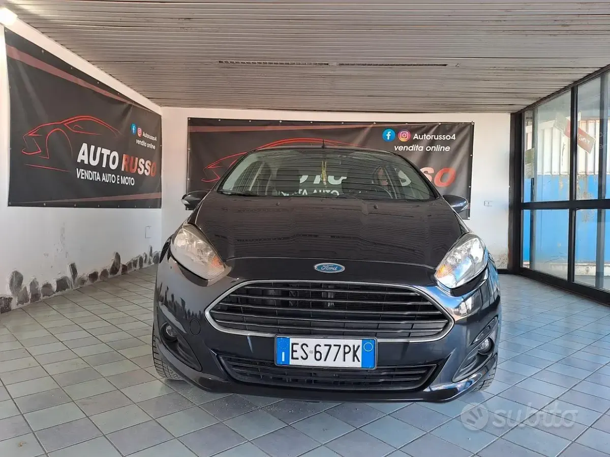 Usata Ford Fiesta Titanium 75 CV (55 kW) 2013 Nero Utilitaria