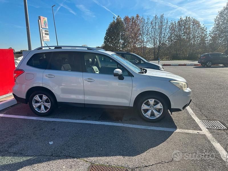 Usata Subaru Forester 146 CV (107 kW) 2013 Bianco SUV