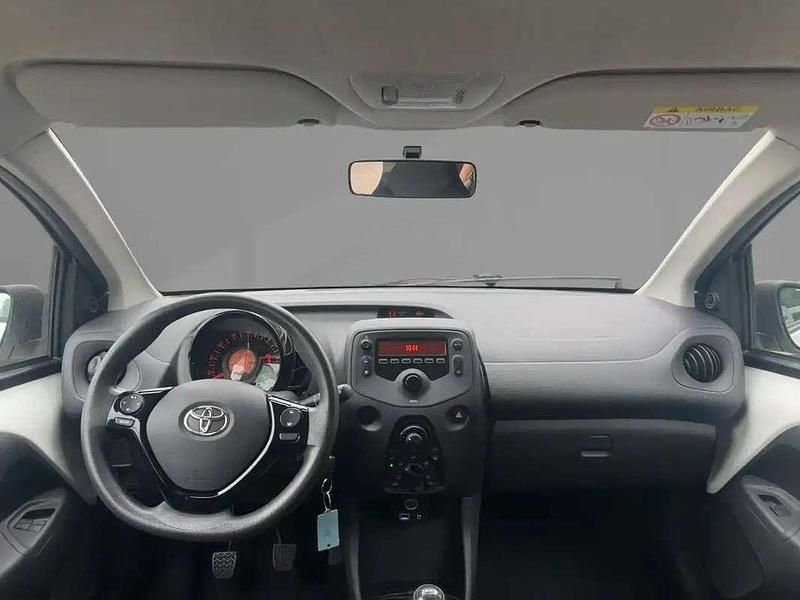 Usata Toyota Aygo X-play 72 CV (52 kW) 2019 Bianco Utilitaria
