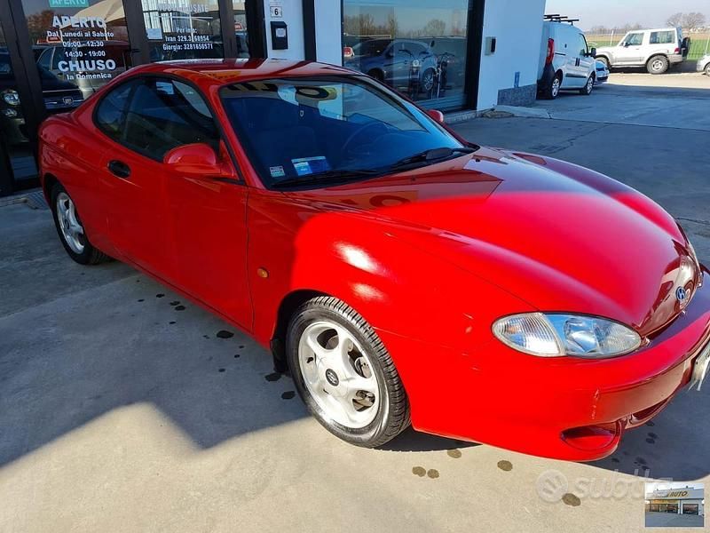 Begagnad Hyundai Coupé 114 HK (83 kW) 1997 Röd Sportkupé