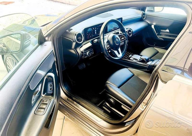 Usata Mercedes CLA180 2020 Grigio Berlina