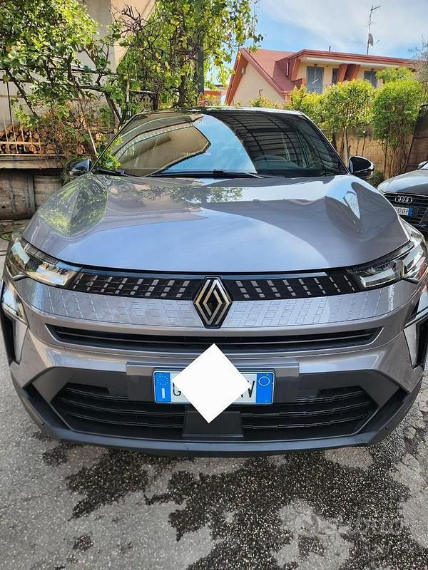 Usata Renault Captur 101 CV (74 kW) 2025 Grigio SUV