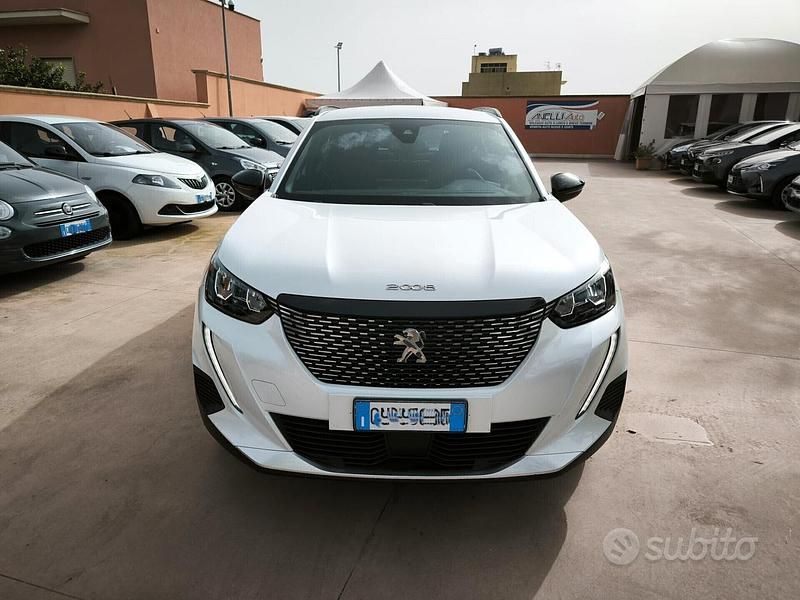 Usata Peugeot 2008 Allure 100 CV (73 kW) 2023 Bianco SUV