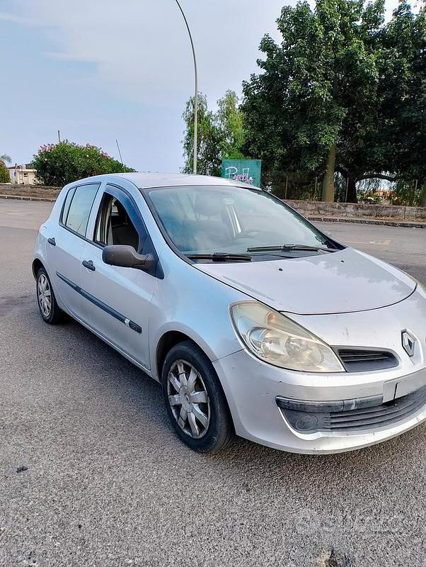 Usata Renault Clio III 85 CV (62 kW) 2006 Grigio Berlina