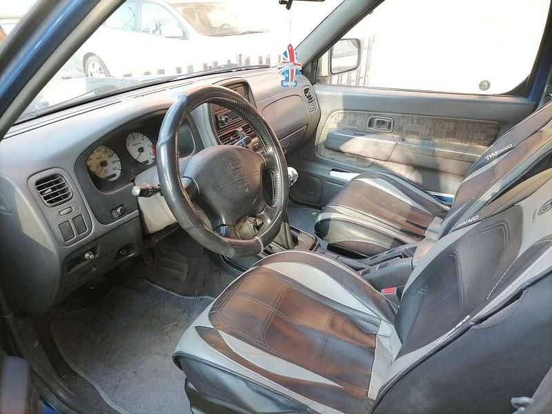 Usata Nissan Navara 103 CV (75 kW) 2001 Blu/azzurro Pick-up