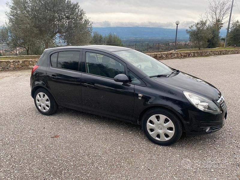 Nero Usata 2011 Opel Corsa Edition Due volumi | 4500 € - Immagine 1/4