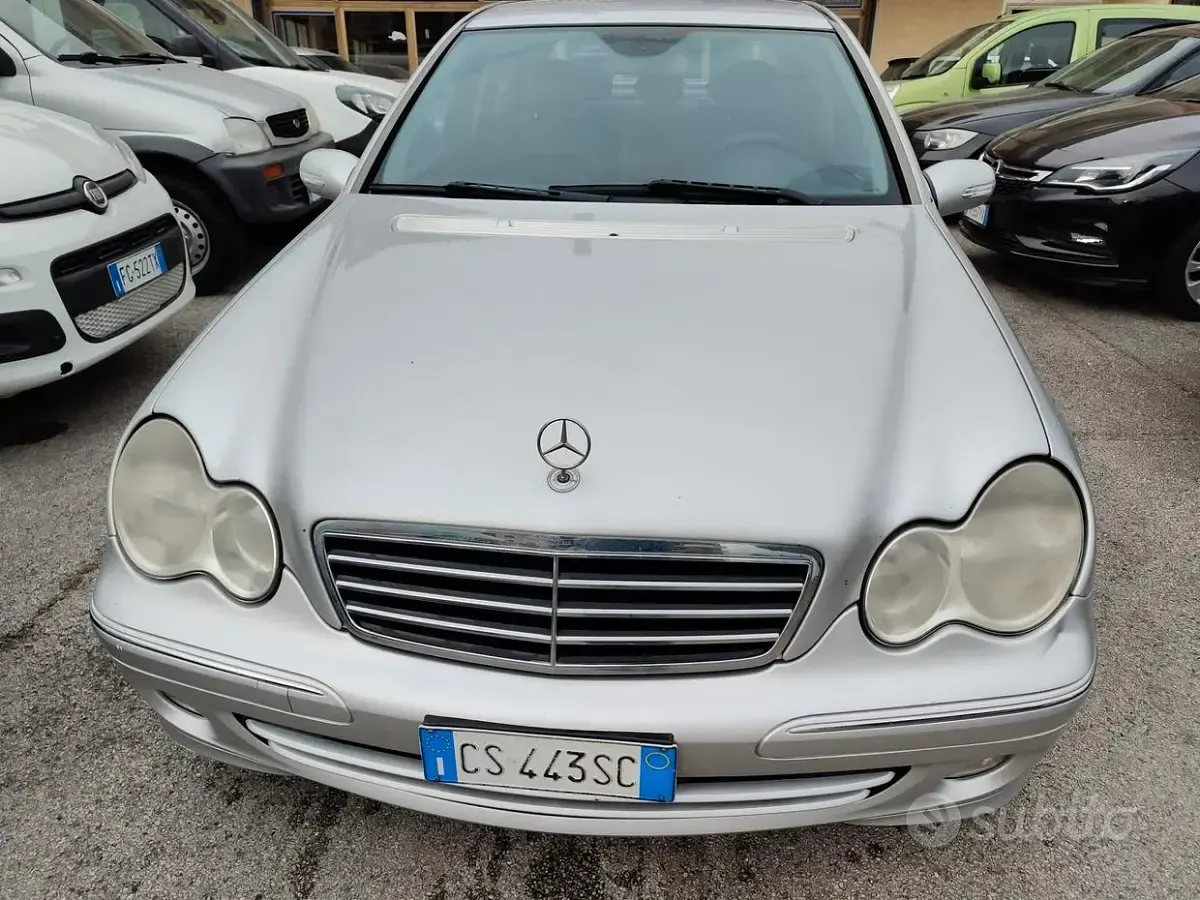 Usata Mercedes C270 Elegance 170 CV (125 kW) 2004 Grigio Berlina
