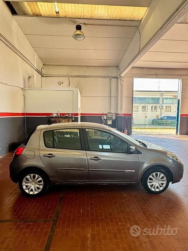 Usata Renault Clio IV Dynamique 75 CV (55 kW) 2012 Grigio Berlina