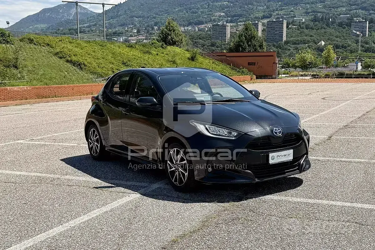 Usata Toyota Yaris Trend 92 CV (67 kW) 2022 Nero Utilitaria