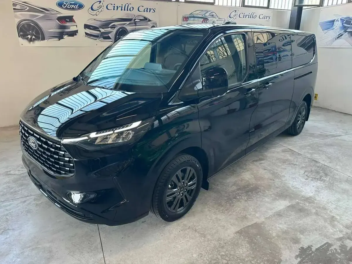 Nuova Ford Tourneo Custom Titanium 170 CV (125 kW) 2026 Nero Furgone