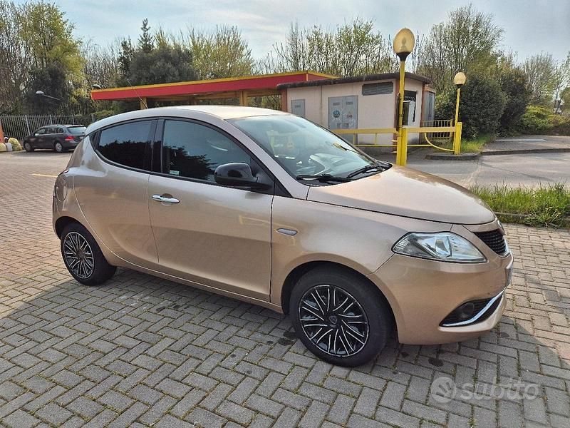 Usata Lancia Ypsilon Gold 69 CV (50 kW) 2018 Utilitaria