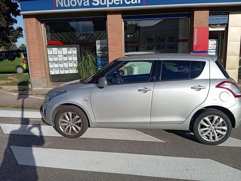 Argento Usata 2015 Suzuki Swift Cool Due volumi | 5800 € (Ottimo prezzo) - Immagine 1/4