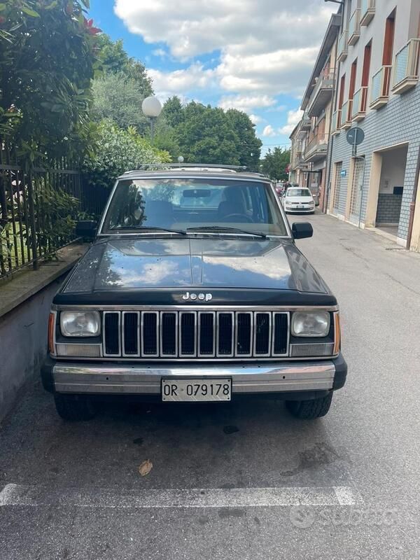 Usata Jeep Cherokee 130 CV (95 kW) 1989 Nero SUV