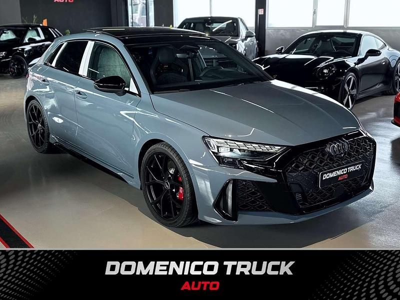Grigio Nuova 2025 Audi RS3 Tre volumi | 74.900 € (Buon prezzo) - Immagine 1/4