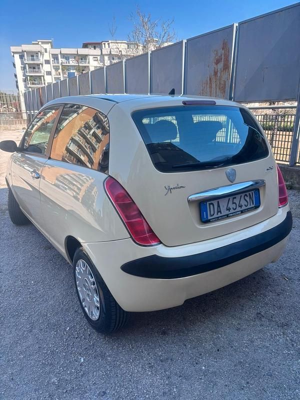 Usata Lancia Ypsilon 69 CV (50 kW) 2006 Beige Utilitaria