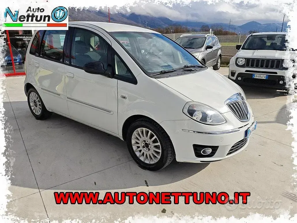 Usata Lancia Musa Gold 95 CV (69 kW) 2012 Bianco Monovolume
