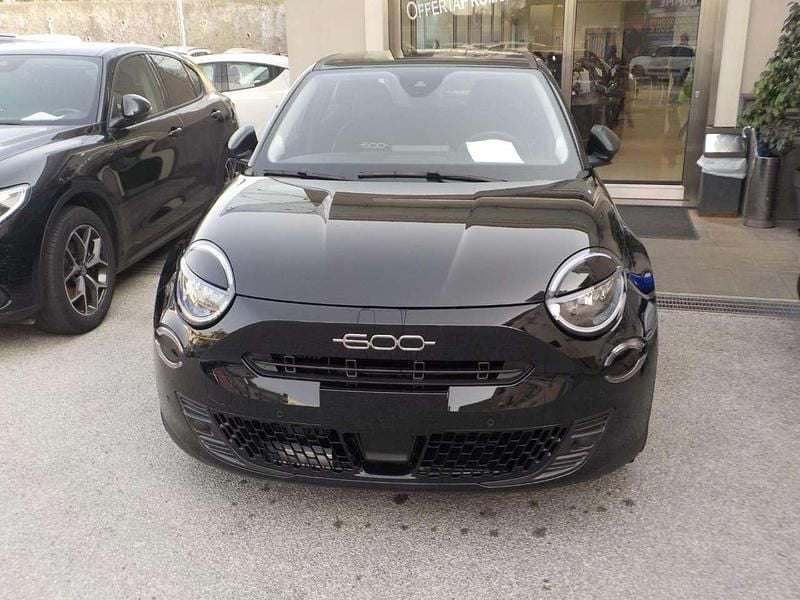 Nuova Fiat 600 La Prima 136 CV (100 kW) 2025 Vari colori SUV