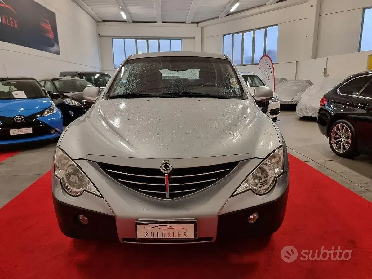 Usata SsangYong Actyon 141 CV (103 kW) 2007 Argento SUV