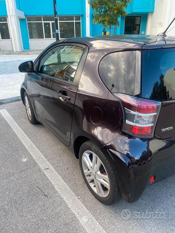Usata Toyota iQ 98 CV (72 kW) 2010 Marrone Utilitaria
