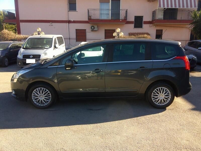 Usata Peugeot 5008 Premium 110 CV (80 kW) 2010 Bianco Monovolume