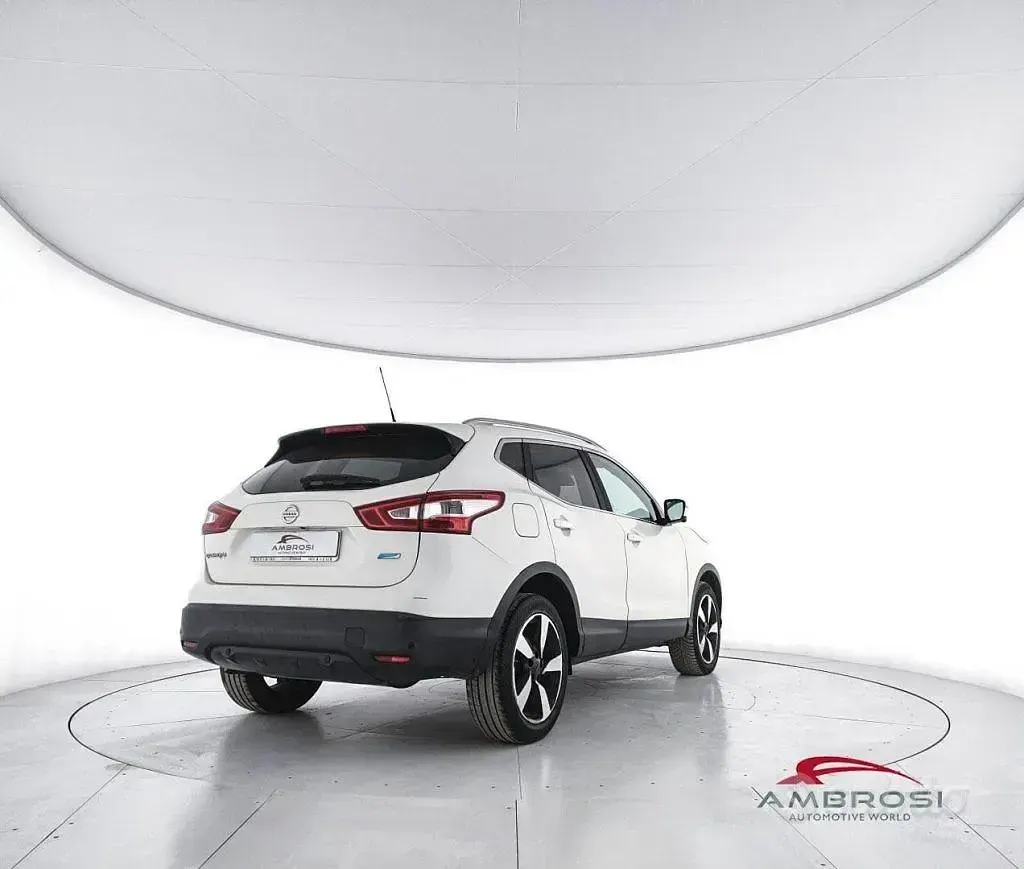 Usata Nissan Qashqai Tekna 110 CV (80 kW) 2016 Bianco SUV