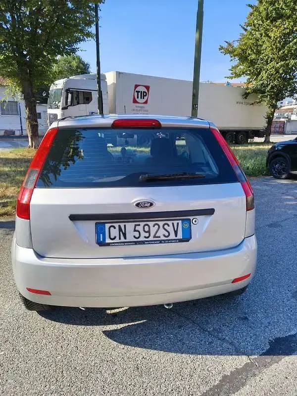 Usata Ford Fiesta Ambiente 75 CV (55 kW) 2004 Utilitaria