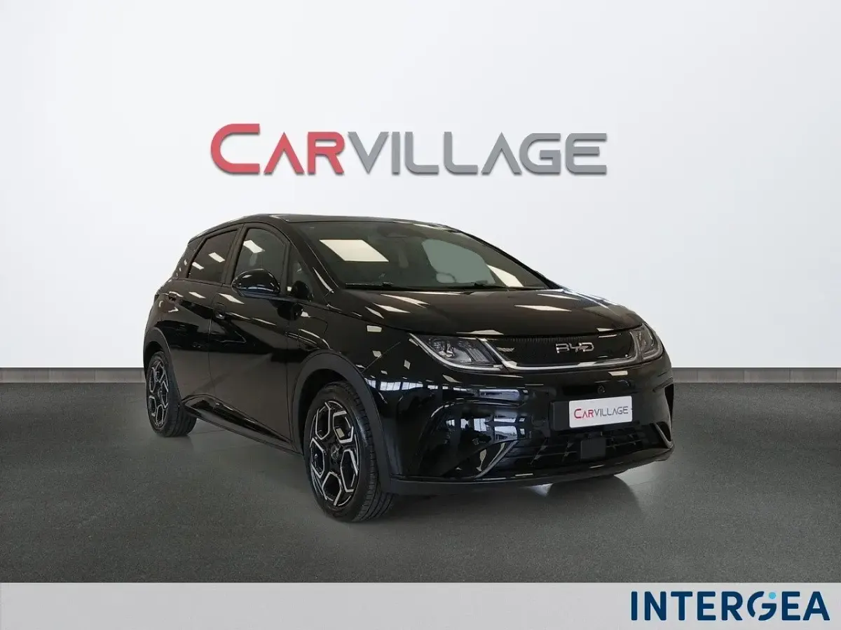 Nuova BYD Dolphin Design 2026 Obsidian black Utilitaria