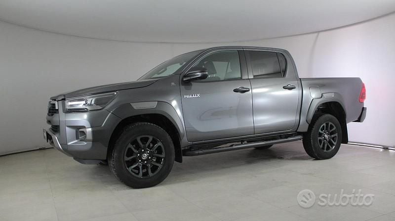 Usata Toyota HiLux 204 CV (150 kW) 2023 Grigio Pick-up