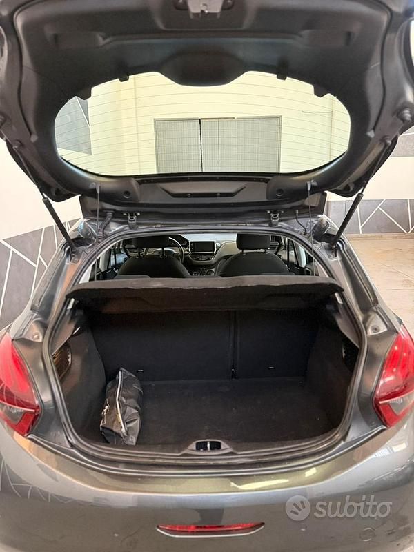 Usata Peugeot 208 2016 Grigio Utilitaria